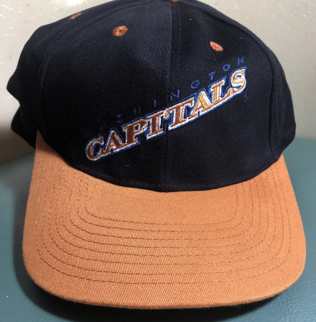Washington Capitals Black & Tan Vintage-Style Snapback Hat