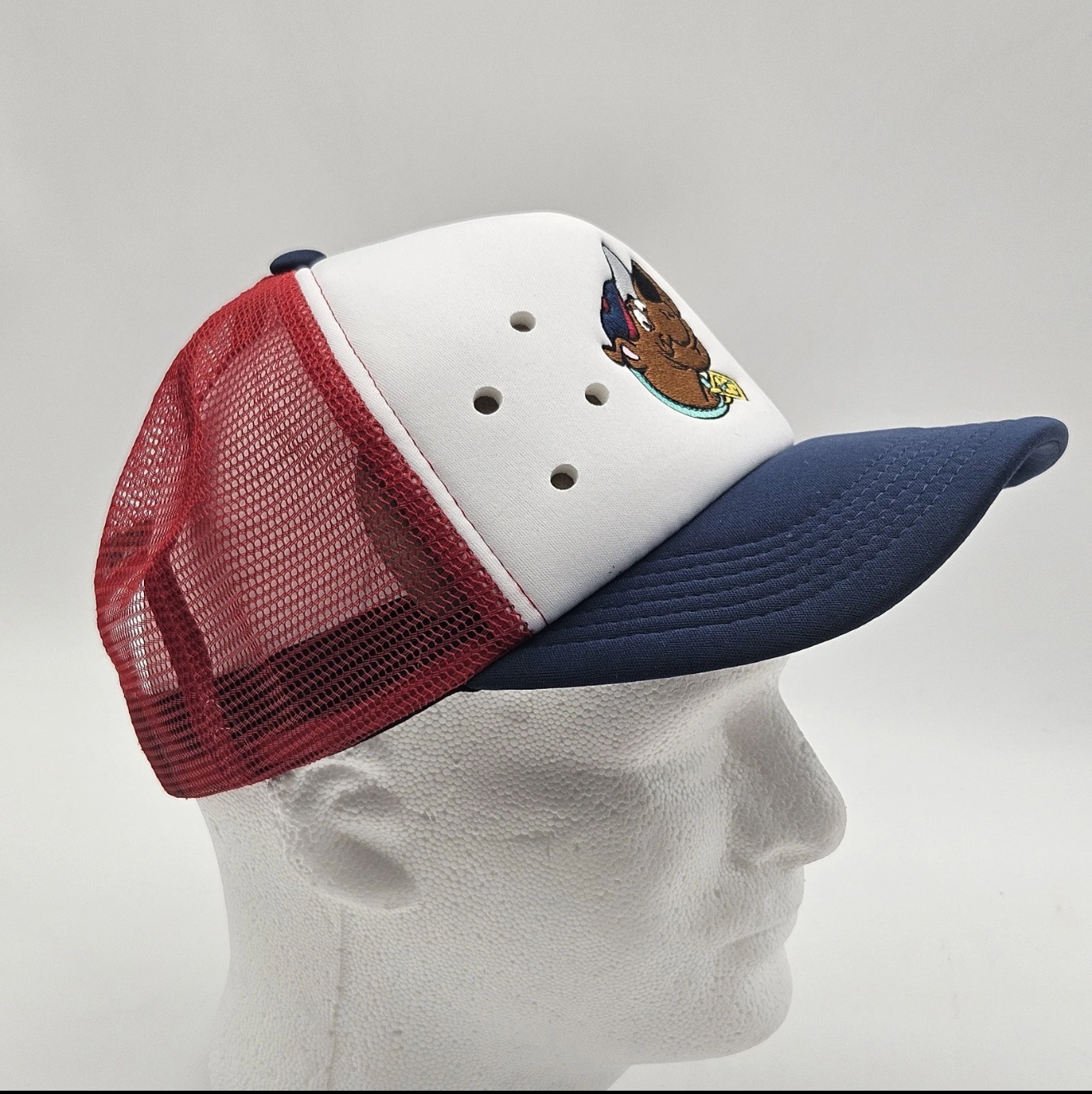 Scooby-Doo Courage White / Red / Navy Trucker Hat — NWT